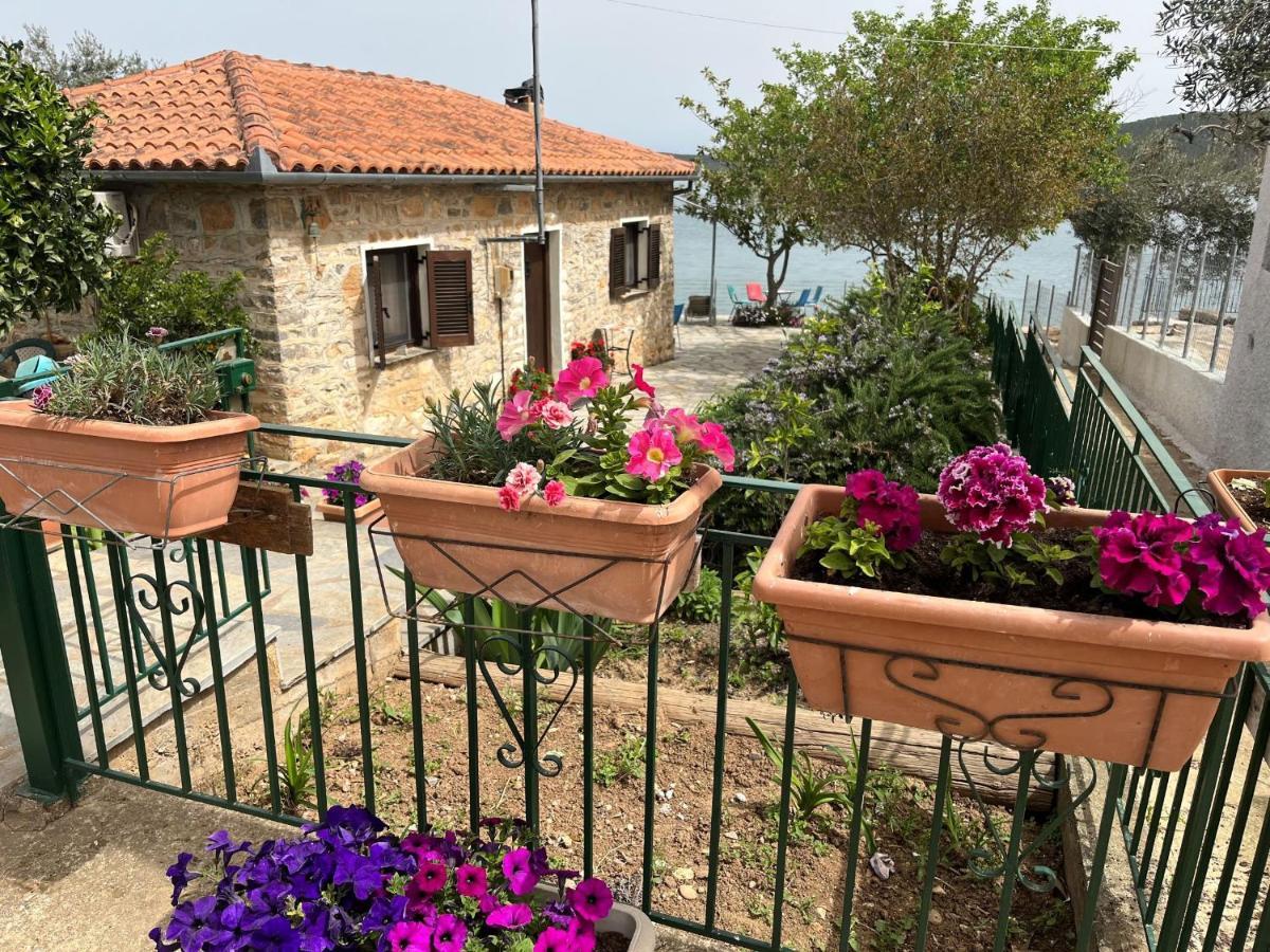Villa Little Bit Of Heaven Sourpi Exterior foto